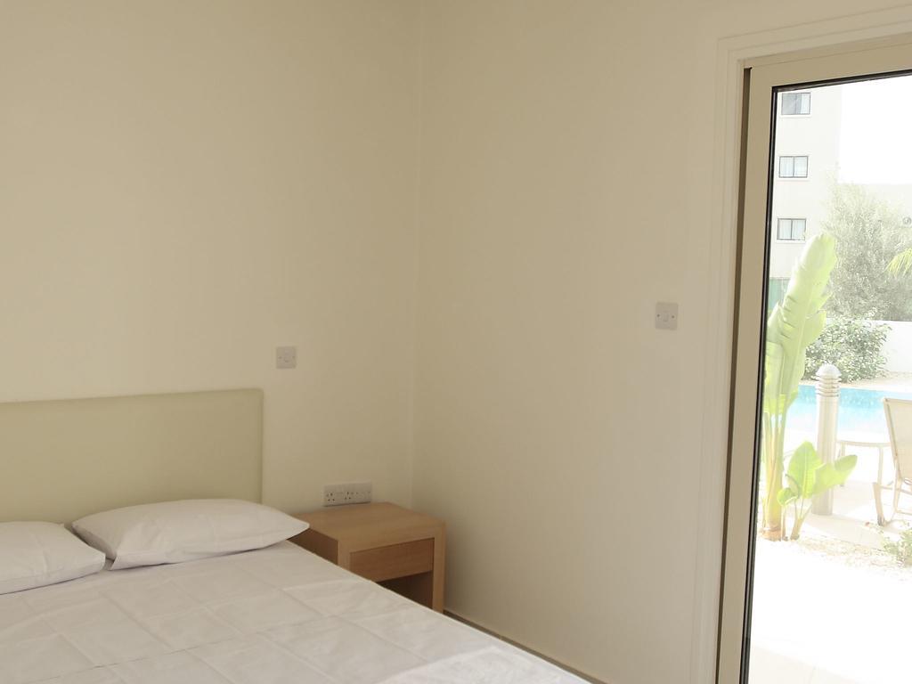 Athena Beach Villas Protaras Bagian luar foto